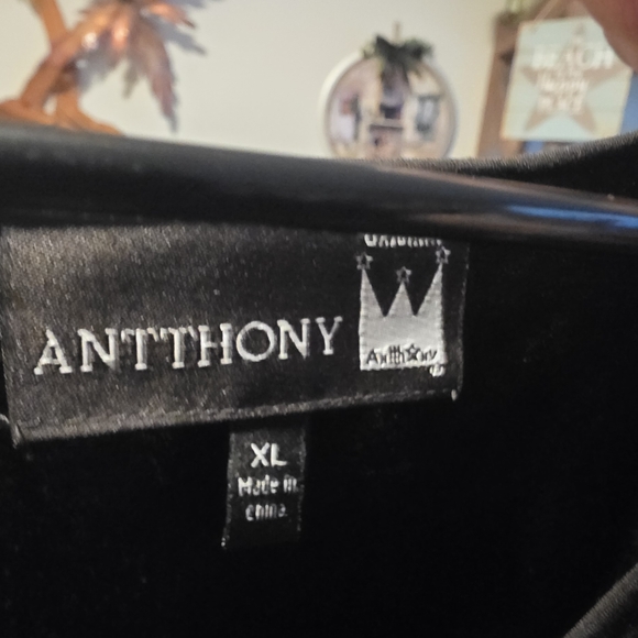 Antthony Black Garment - Picture 2 of 4
